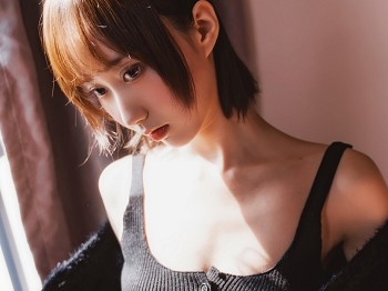 萌系大姐姐木绵绵OwO黑色丝袜私人主题性感黑色内衣配超薄黑色丝袜秀蜜桃臀骚扰写真83P