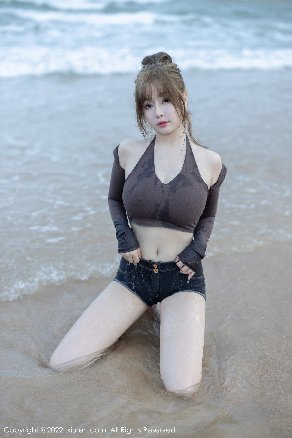 xgyw.top_XiuRen第5281期_女神王雨纯海南万宁旅拍性感收身衣配短裤秀曼妙身材诱惑写真58P
