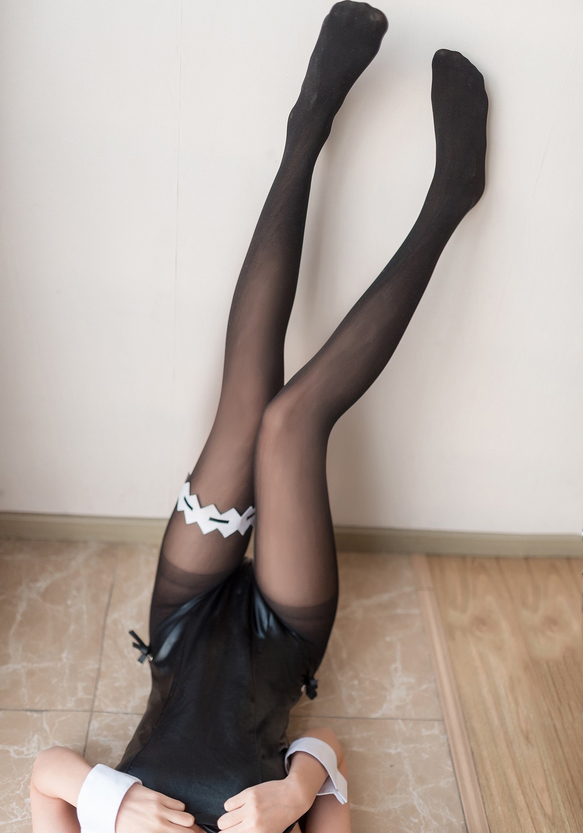 xgyw.top_萌系小姐姐木绵绵OwO蕾姆兔女郎主题私房黑色皮质连体衣配超薄黑丝诱惑写真60P