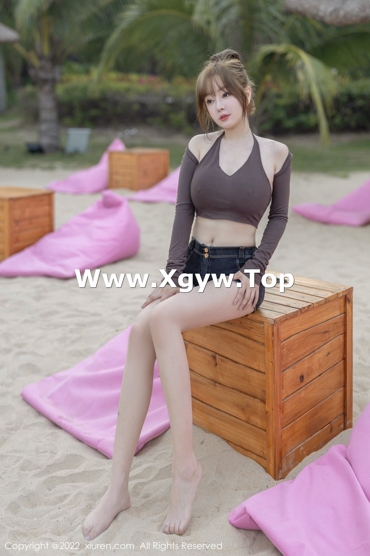 xgyw.top_XiuRen第5281期_女神王雨纯海南万宁旅拍性感收身衣配短裤秀曼妙身材诱惑写真58P