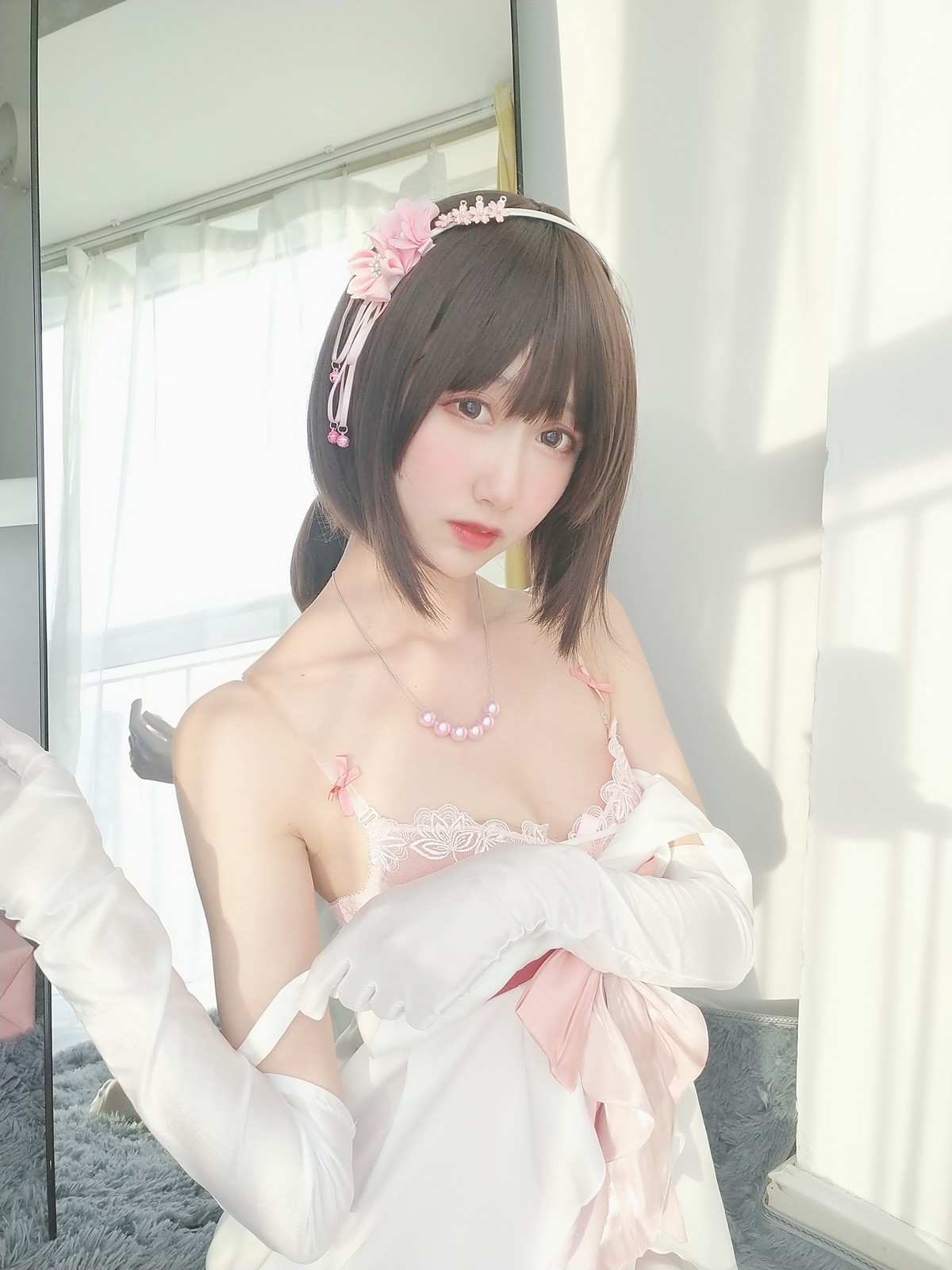 xgyw.top_萌系小姐姐木绵绵OwO加藤惠cos礼服主题私房性感礼服配白色蕾丝袜诱惑写真39P