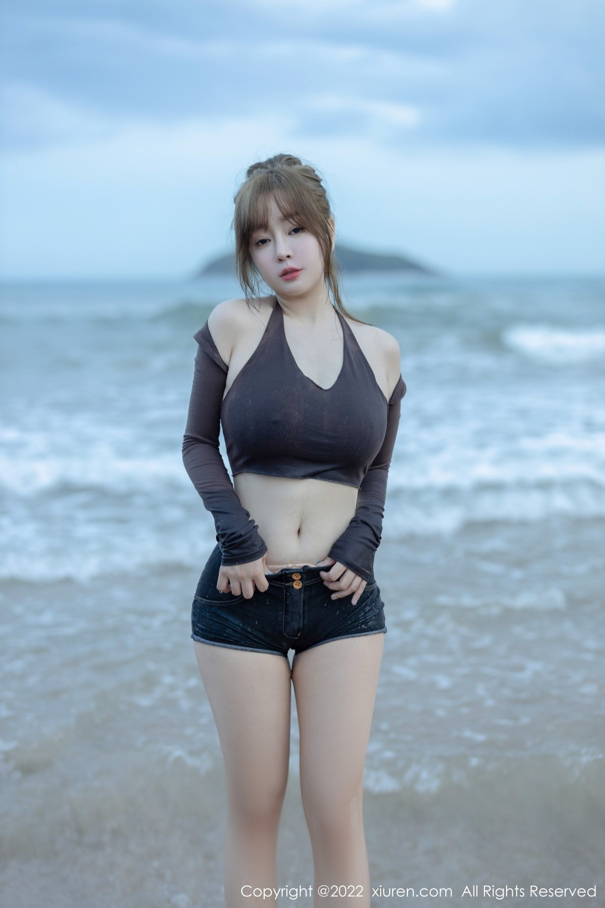xgyw.top_XiuRen第5281期_女神王雨纯海南万宁旅拍性感收身衣配短裤秀曼妙身材诱惑写真58P