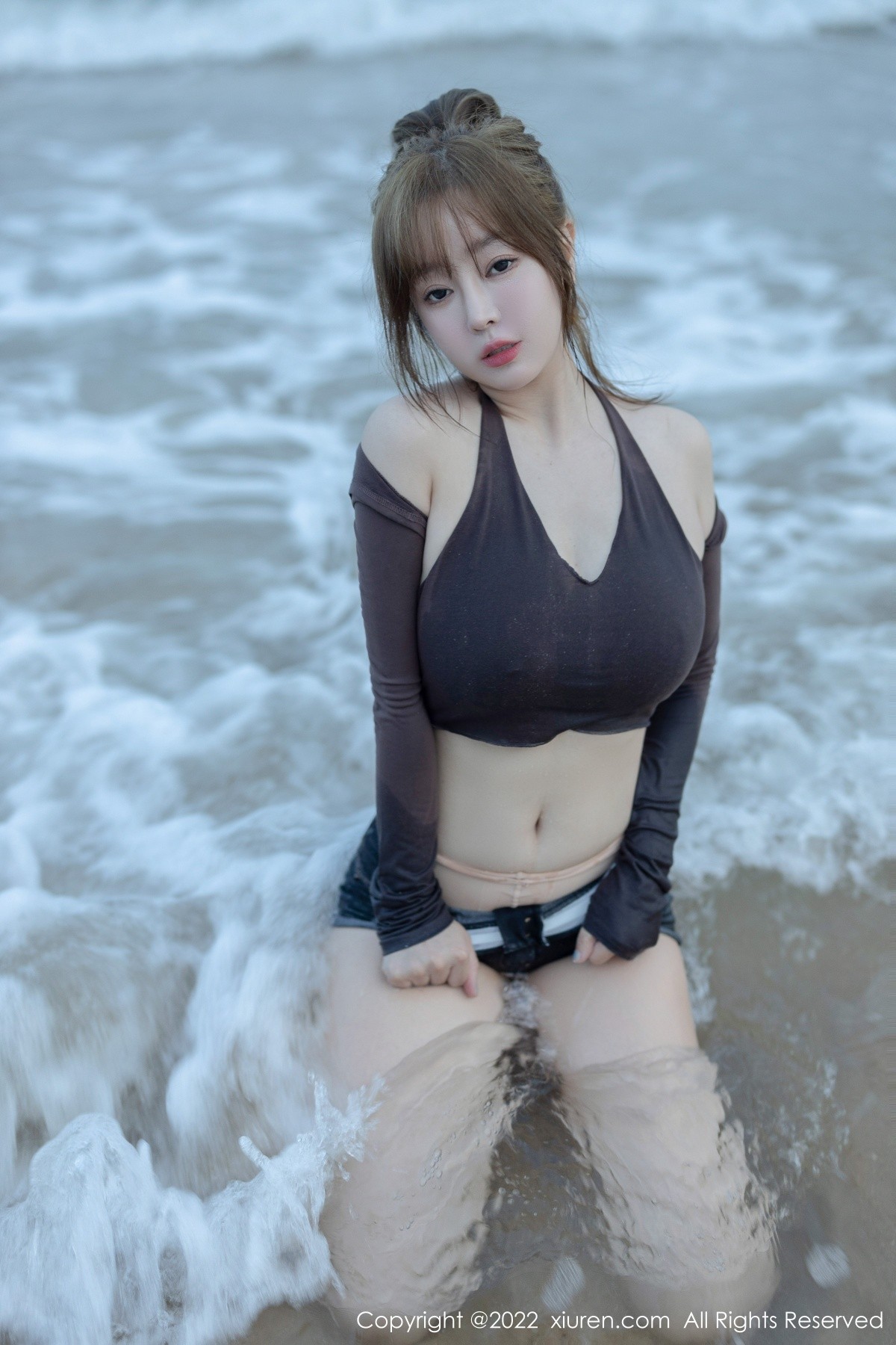 xgyw.top_XiuRen第5281期_女神王雨纯海南万宁旅拍性感收身衣配短裤秀曼妙身材诱惑写真58P