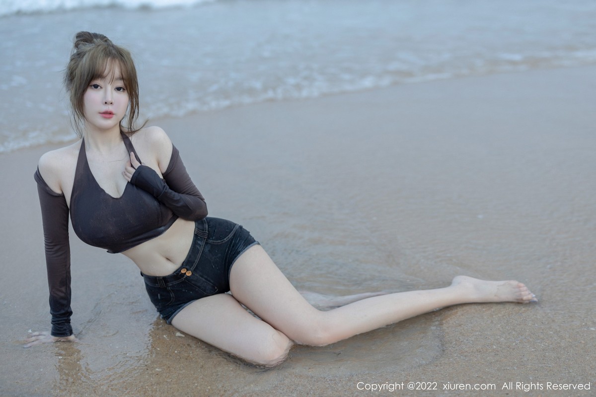 xgyw.top_XiuRen第5281期_女神王雨纯海南万宁旅拍性感收身衣配短裤秀曼妙身材诱惑写真58P