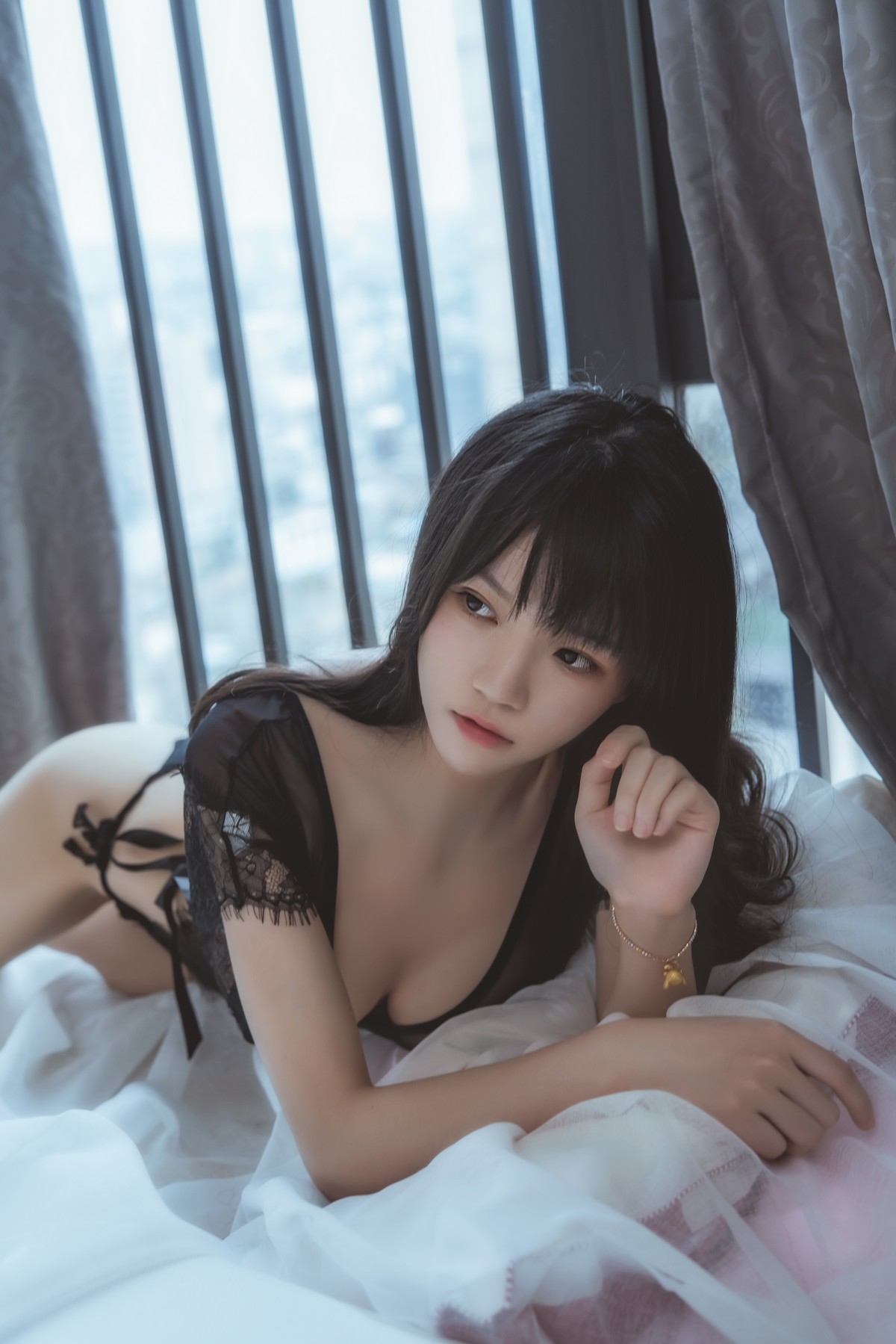 xgyw.top_网络美女桜桃喵夜宴三部曲主题私房性感黑色情趣内衣系列秀惹火身材诱惑写真60P