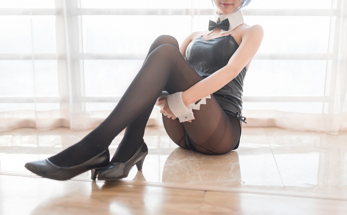 xgyw.top_萌系小姐姐木绵绵OwO蕾姆兔女郎主题私房黑色皮质连体衣配超薄黑丝诱惑写真60P