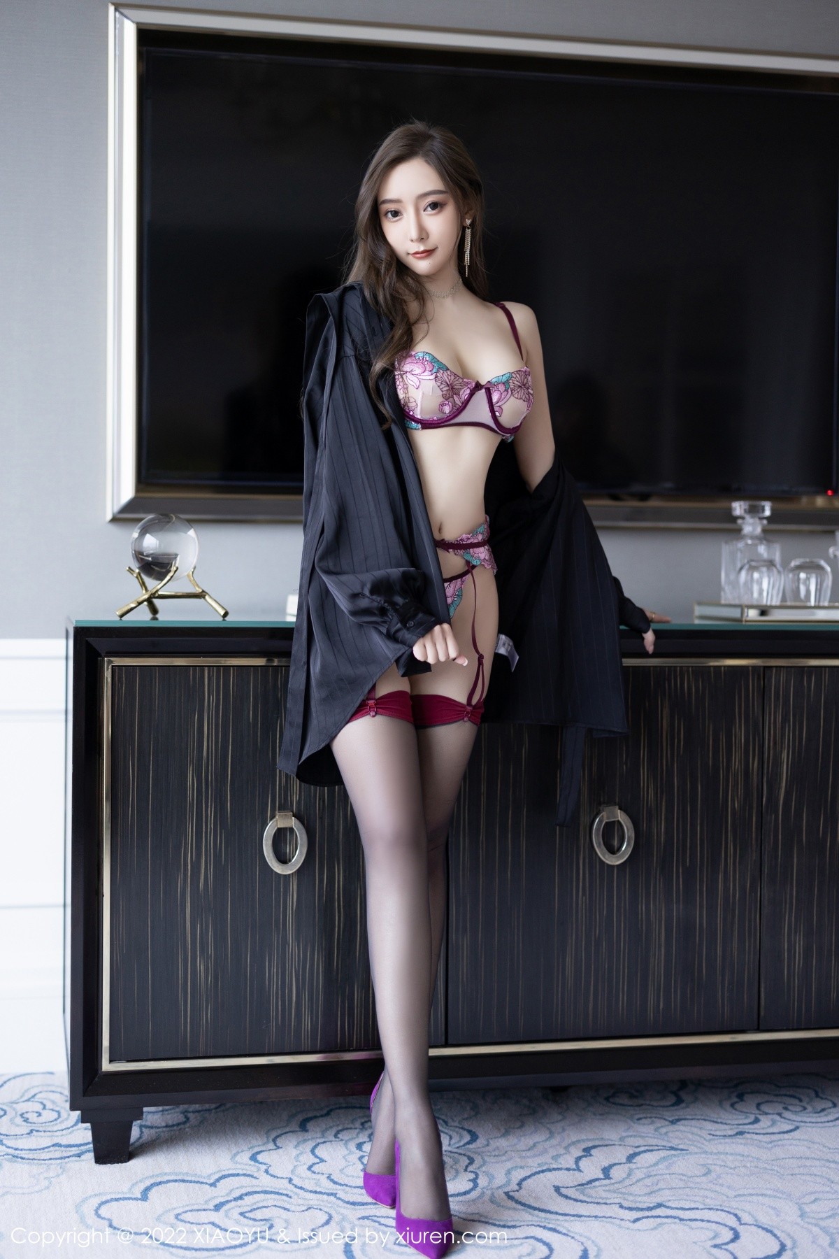 xgyw.top_[XiaoYu画语界]Vol.820_女神王馨瑶yanni私房脱黑色外衣露艳红色轻透内衣迷人诱惑写真71P