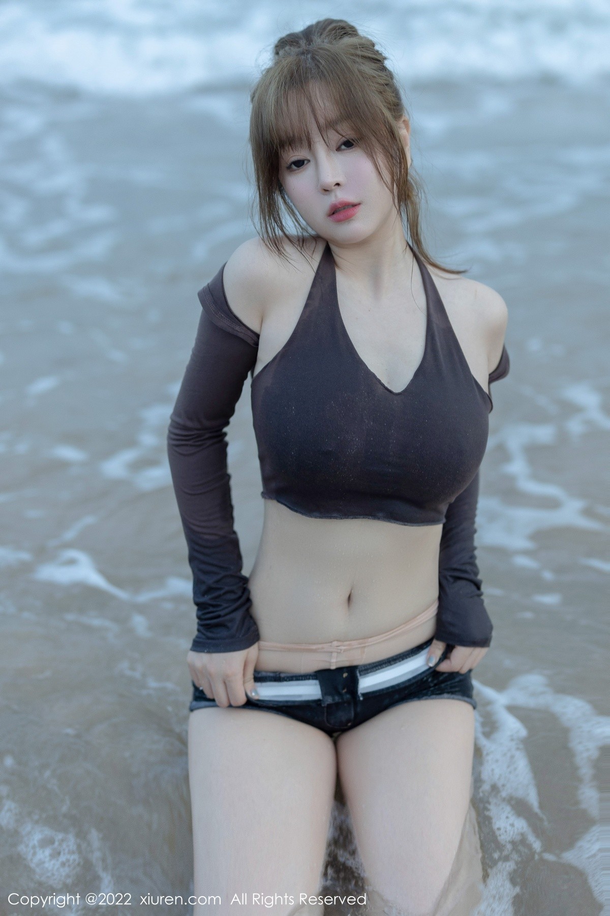 xgyw.top_XiuRen第5281期_女神王雨纯海南万宁旅拍性感收身衣配短裤秀曼妙身材诱惑写真58P
