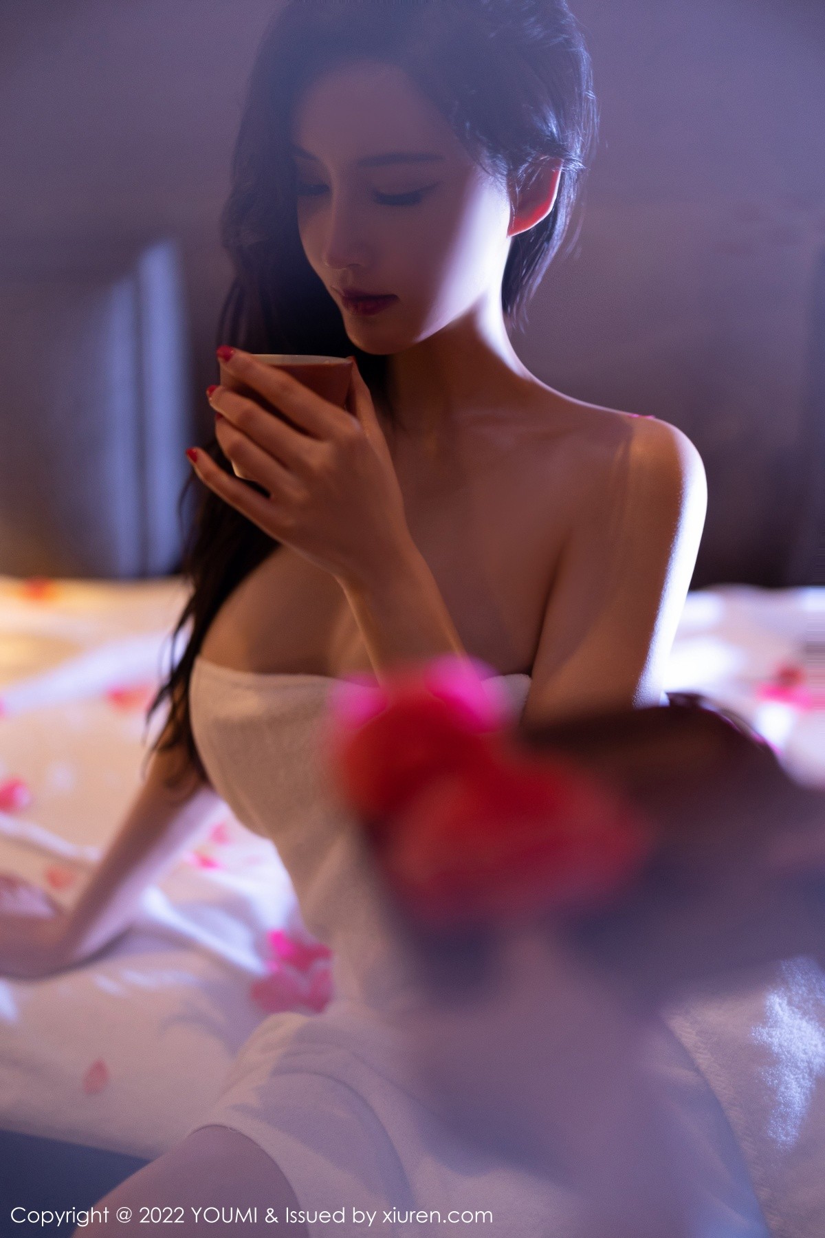 xgyw.top_[YouMi尤蜜荟]Vol.816_女神奶瓶土肥圆私房Spa按摩脱性感内衣露油亮肌肤撩人诱惑写真112P
