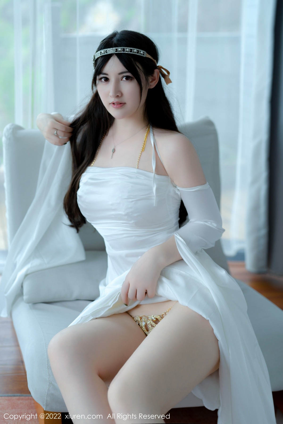 xgyw.top_XiuRen第5288期_模特诗诗kiki大理旅拍白色露肩长裙秀诱人金色内衣惹火诱惑写真59P