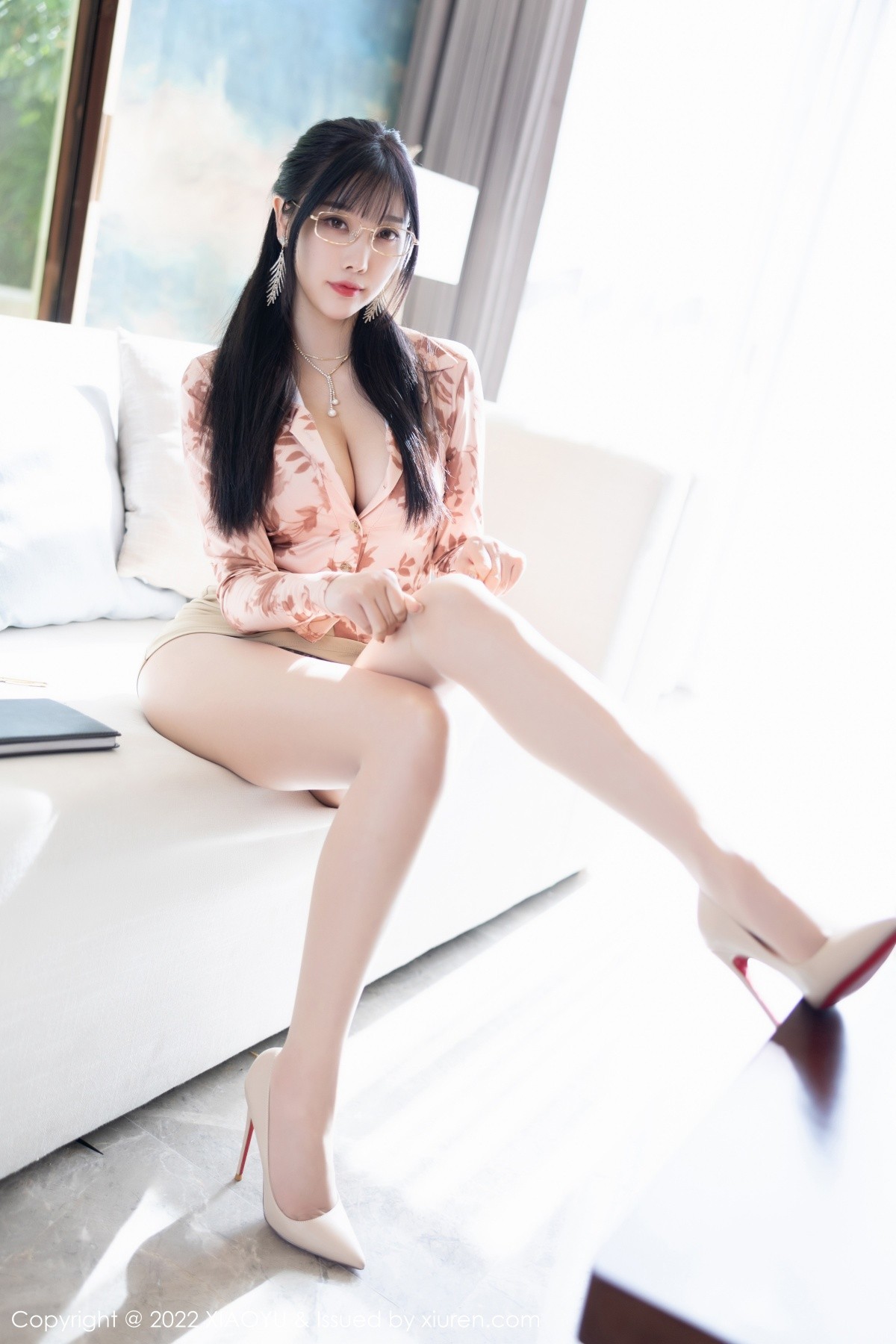 xgyw.top_[XiaoYu画语界]Vol.821_女神杨晨晨Yome心愿旅拍半脱露蕾丝内衣配超薄肉丝诱惑写真91P