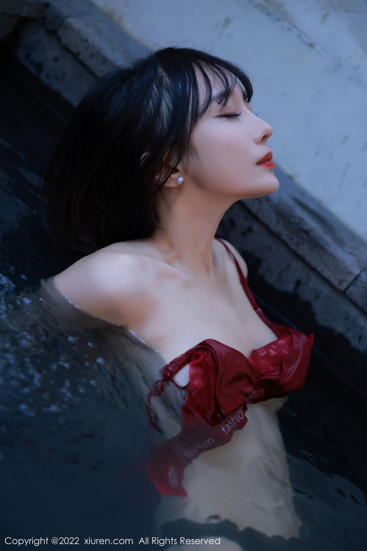 xgyw.top_XiuRen第5283期_模特玥儿玥er澳门旅拍半脱露红色蕾丝内衣秀完美身材诱惑写真52P