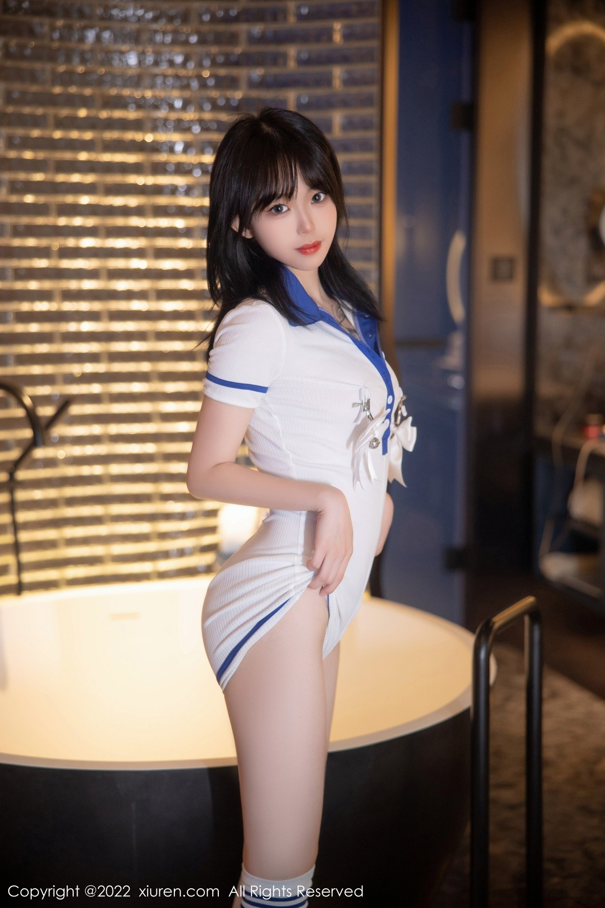 xgyw.top_XiuRen第5291期_模特奶瓶性感白色水手服饰配白色长袜秀苗条身材迷人美腿写真88P