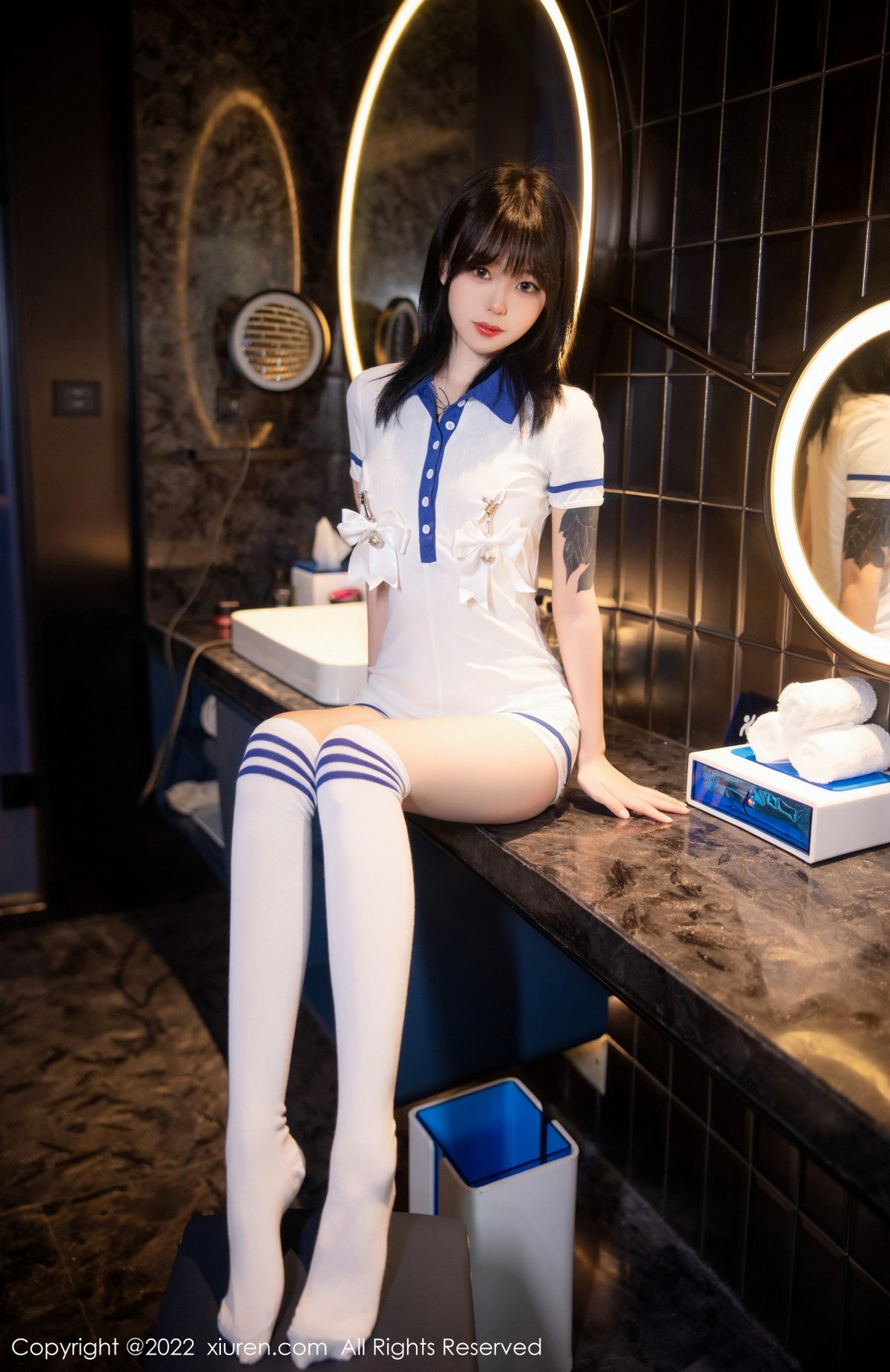 xgyw.top_XiuRen第5291期_模特奶瓶性感白色水手服饰配白色长袜秀苗条身材迷人美腿写真88P