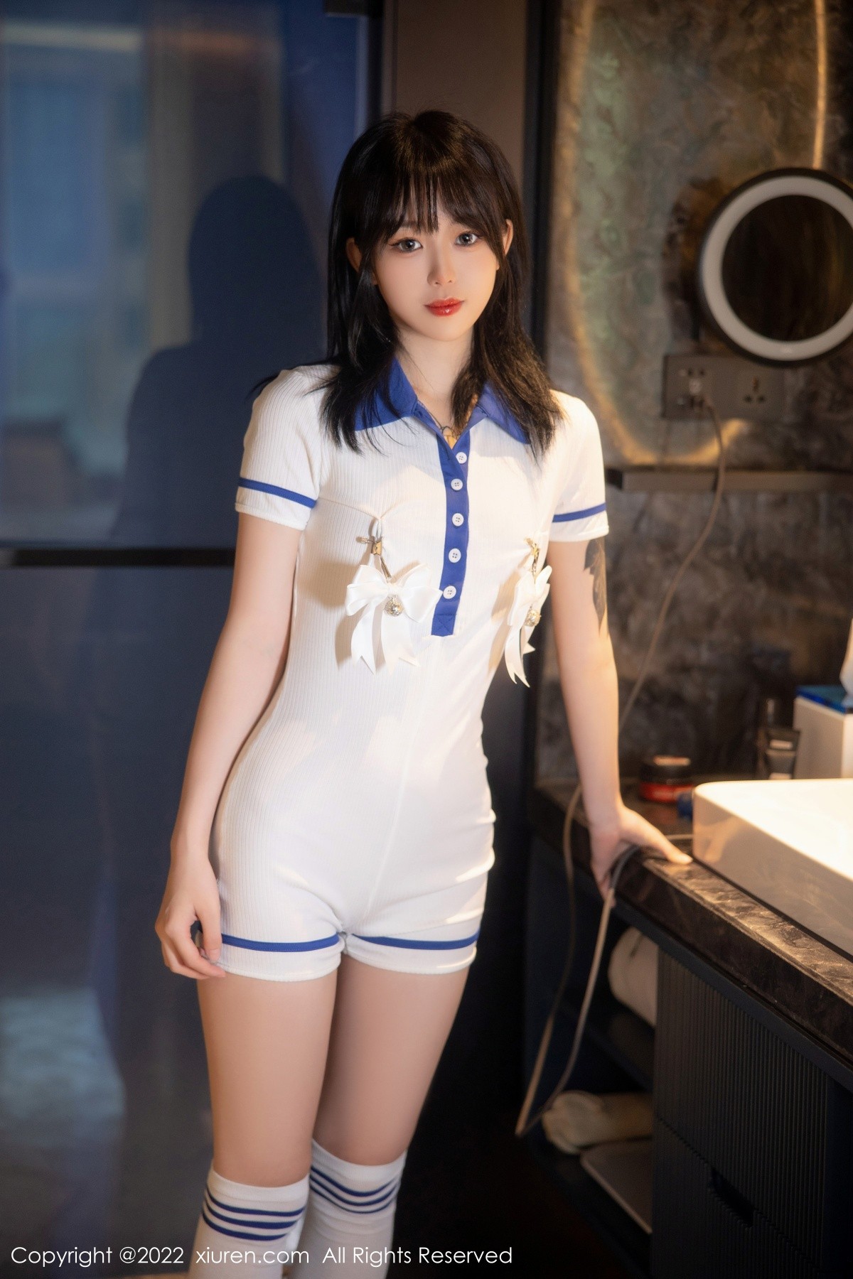 xgyw.top_XiuRen第5291期_模特奶瓶性感白色水手服饰配白色长袜秀苗条身材迷人美腿写真88P