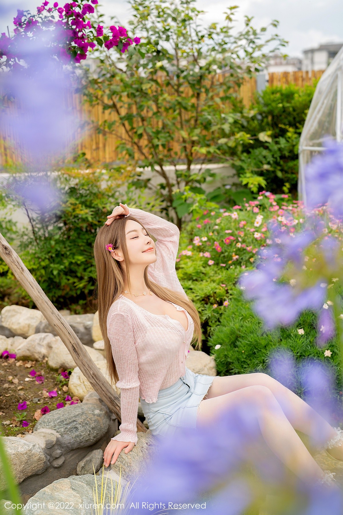 xgyw.top_XiuRen第5295期_女神朱可儿Flora大理旅拍粉色上衣配超薄无内肉丝撩人诱惑写真71P