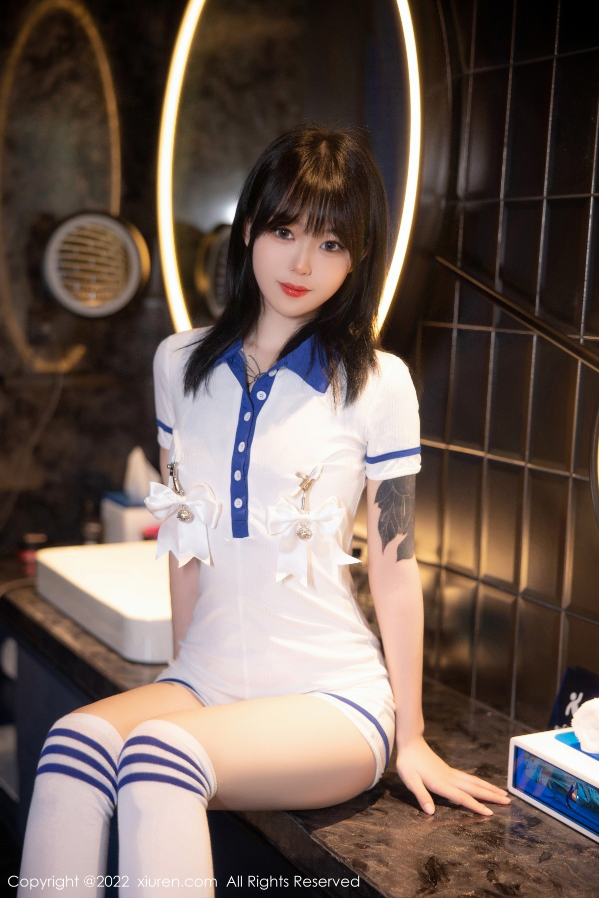 xgyw.top_XiuRen第5291期_模特奶瓶性感白色水手服饰配白色长袜秀苗条身材迷人美腿写真88P