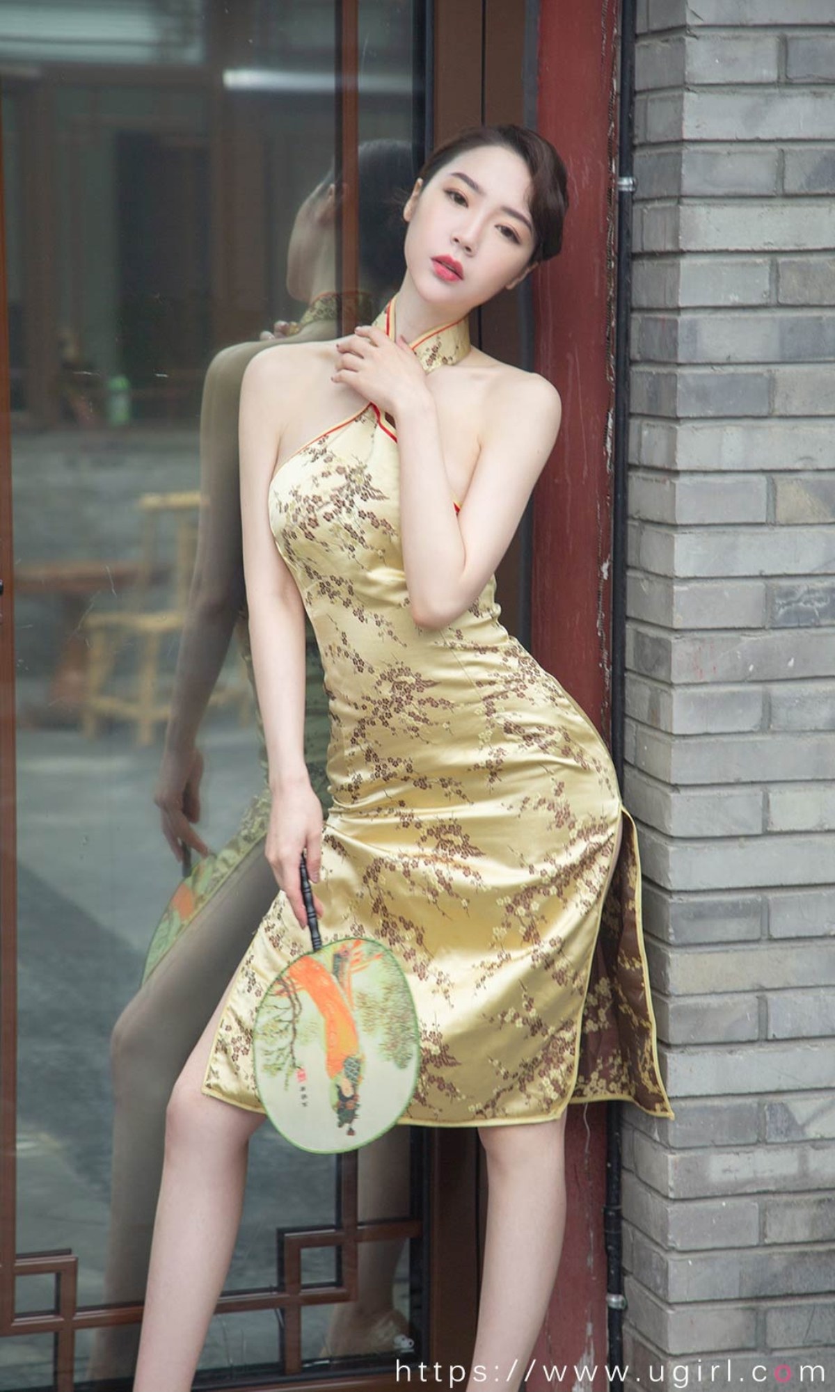xgyw.top_[Ugirls爱尤物]No.2369_模特梦心玥户外性感古典旗袍秀高挑身材迷人诱惑写真35P