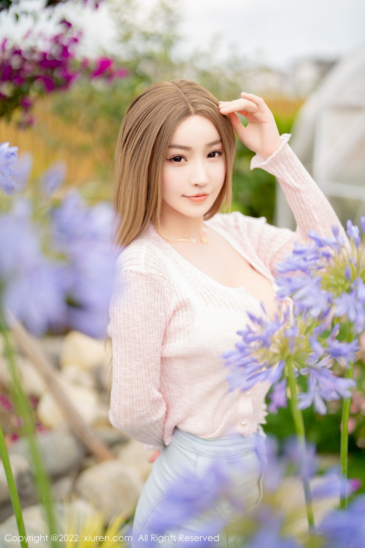 xgyw.top_XiuRen第5295期_女神朱可儿Flora大理旅拍粉色上衣配超薄无内肉丝撩人诱惑写真71P
