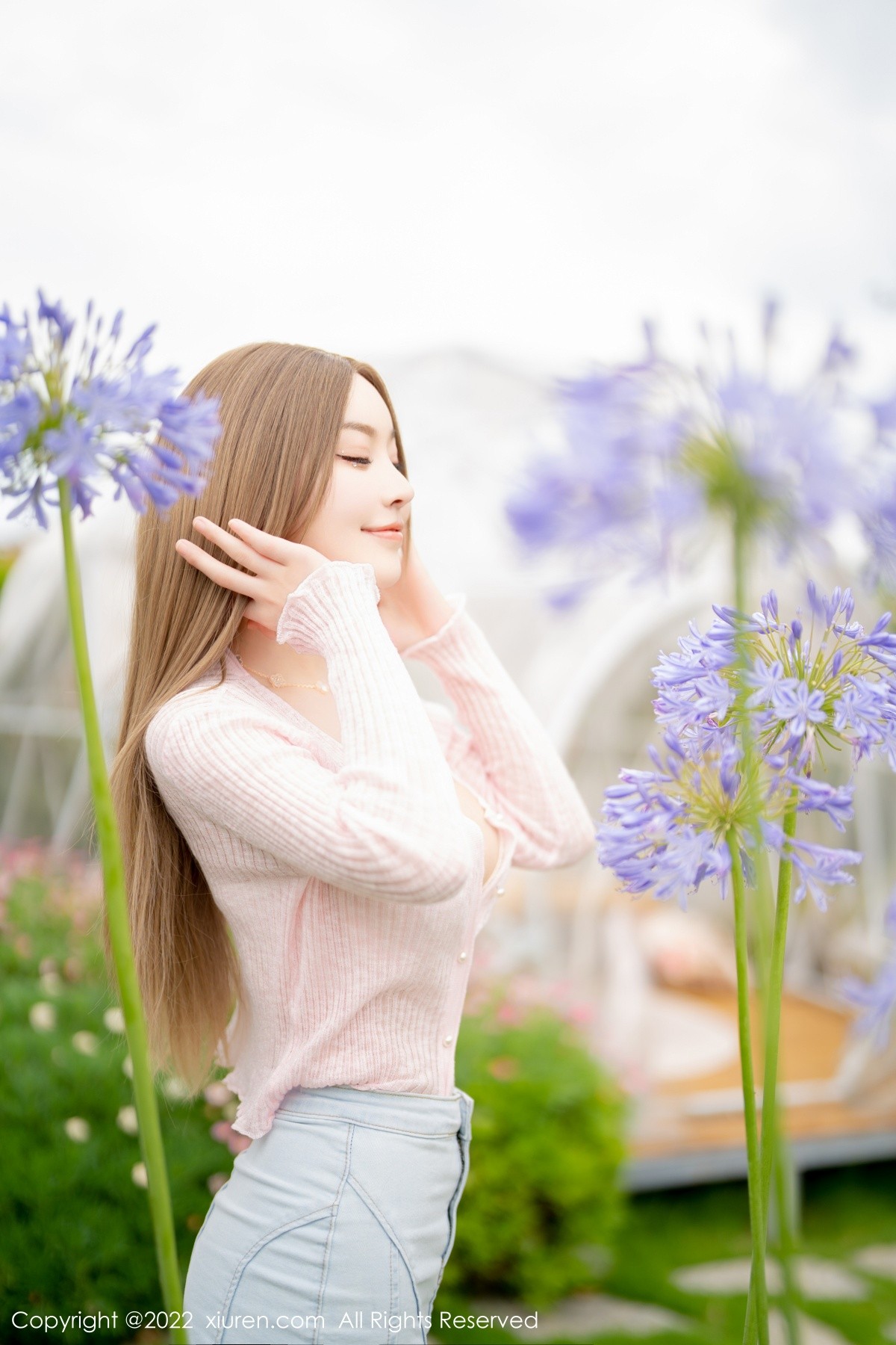 xgyw.top_XiuRen第5295期_女神朱可儿Flora大理旅拍粉色上衣配超薄无内肉丝撩人诱惑写真71P