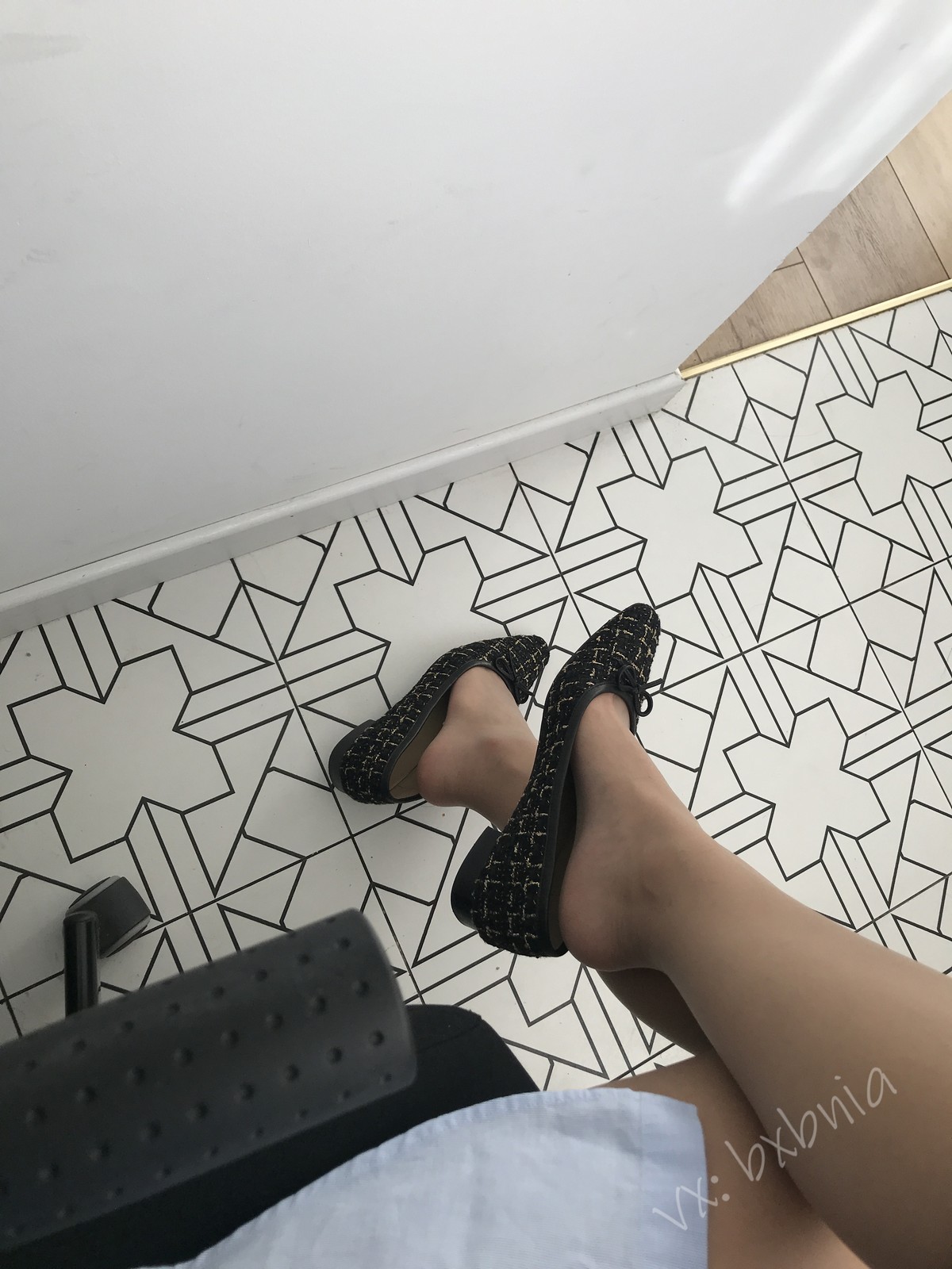 xgyw.top_网络美女安乔乔儿Soho的快乐主题不露脸系列性感衬衫配黑丝袜秀美腿诱惑写真131P