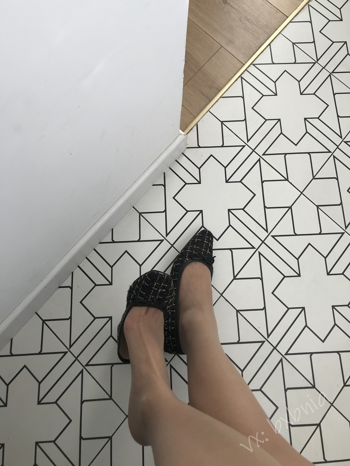 xgyw.top_网络美女安乔乔儿Soho的快乐主题不露脸系列性感衬衫配黑丝袜秀美腿诱惑写真131P