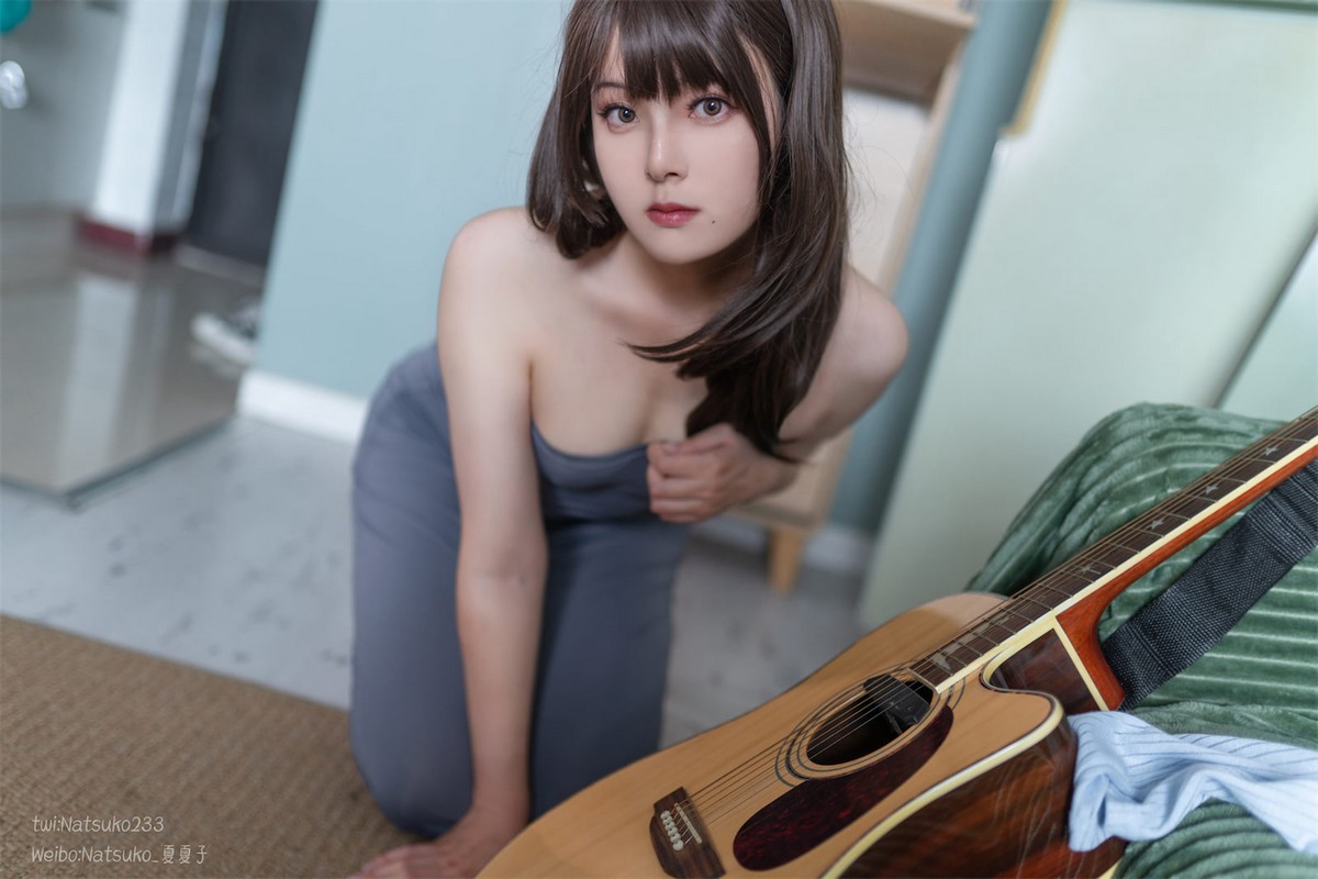 xgyw.top_网络美女Natsuko夏夏子吉他妹妹主题私房性感真空服饰配露臀裙撩人诱惑写真48P