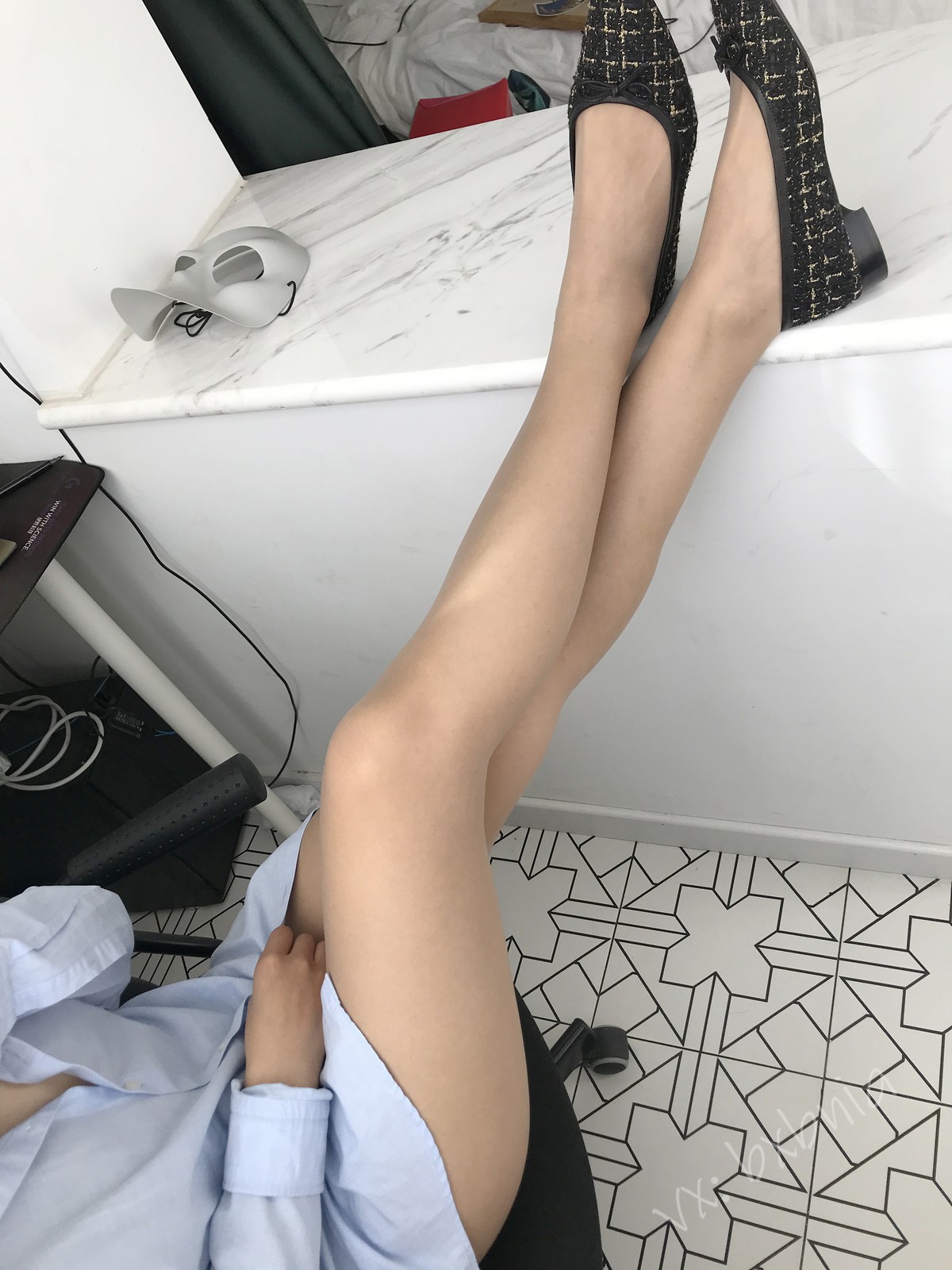xgyw.top_网络美女安乔乔儿Soho的快乐主题不露脸系列性感衬衫配黑丝袜秀美腿诱惑写真131P