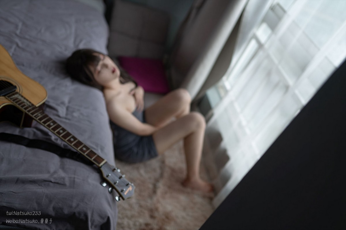 xgyw.top_网络美女Natsuko夏夏子吉他妹妹主题私房性感真空服饰配露臀裙撩人诱惑写真48P