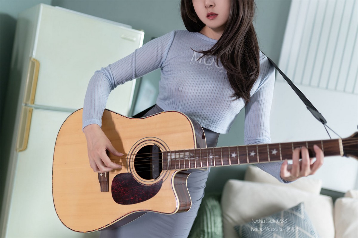 xgyw.top_网络美女Natsuko夏夏子吉他妹妹主题私房性感真空服饰配露臀裙撩人诱惑写真48P