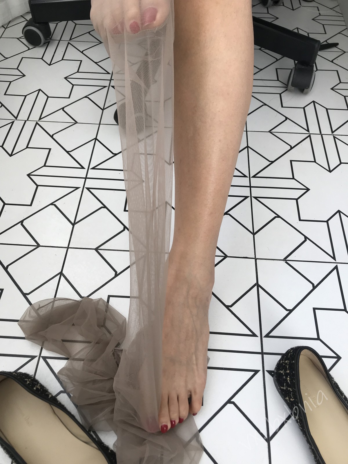 xgyw.top_网络美女安乔乔儿Soho的快乐主题不露脸系列性感衬衫配黑丝袜秀美腿诱惑写真131P