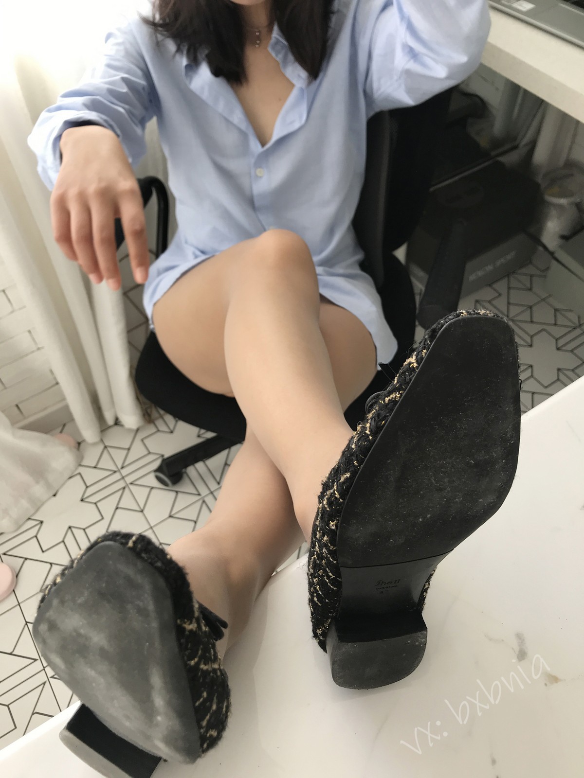 xgyw.top_网络美女安乔乔儿Soho的快乐主题不露脸系列性感衬衫配黑丝袜秀美腿诱惑写真131P