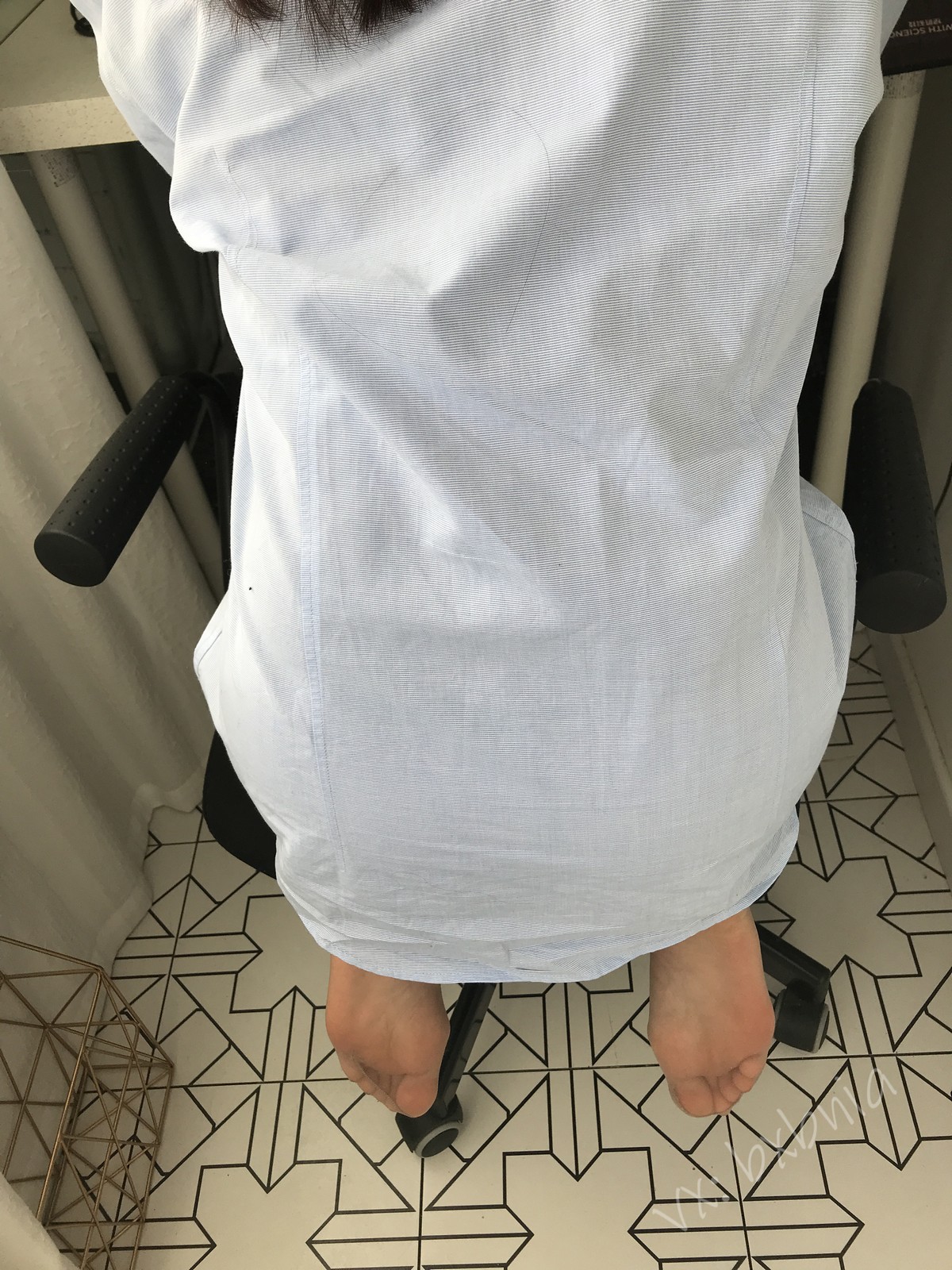 xgyw.top_网络美女安乔乔儿Soho的快乐主题不露脸系列性感衬衫配黑丝袜秀美腿诱惑写真131P