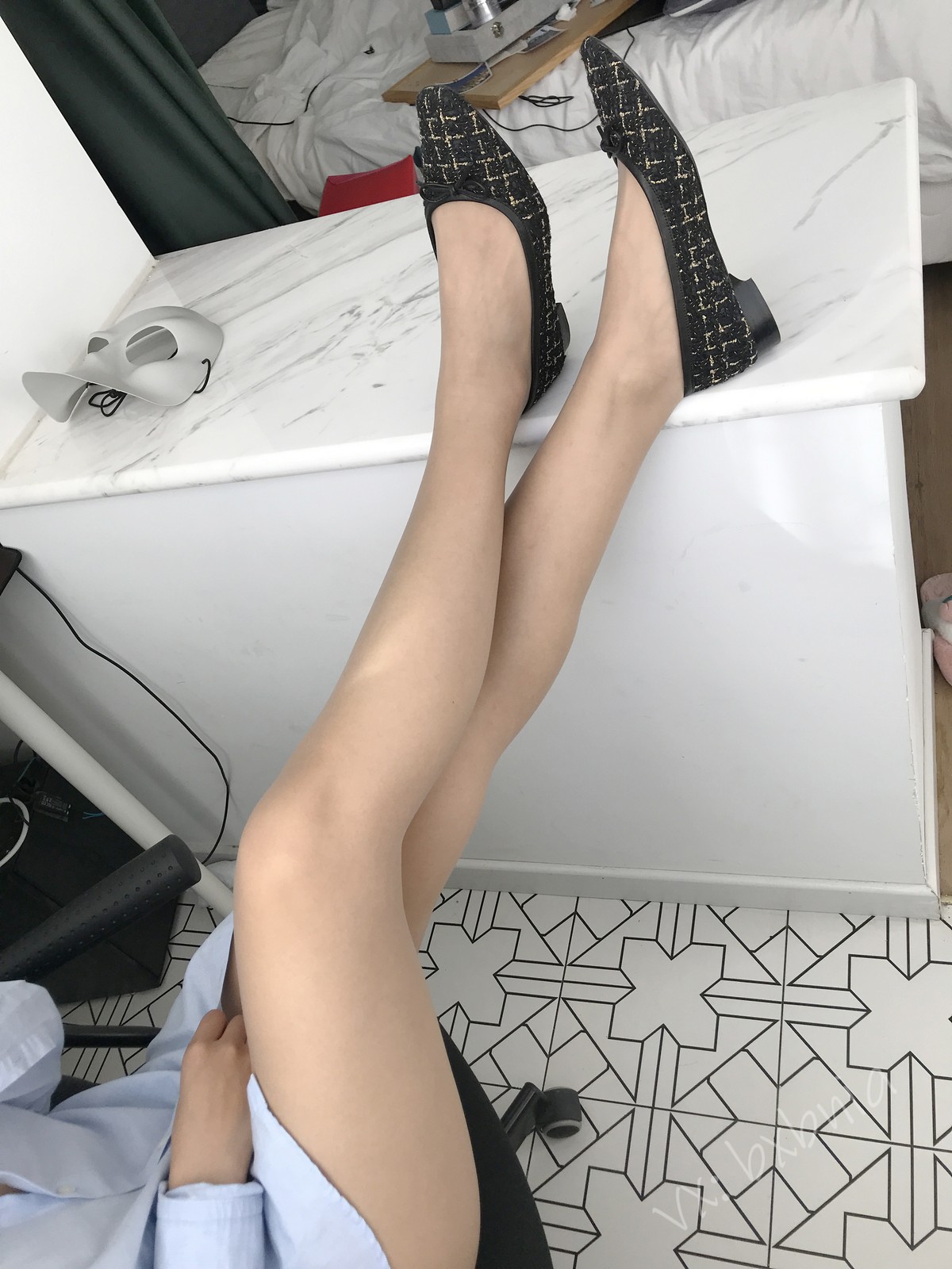 xgyw.top_网络美女安乔乔儿Soho的快乐主题不露脸系列性感衬衫配黑丝袜秀美腿诱惑写真131P