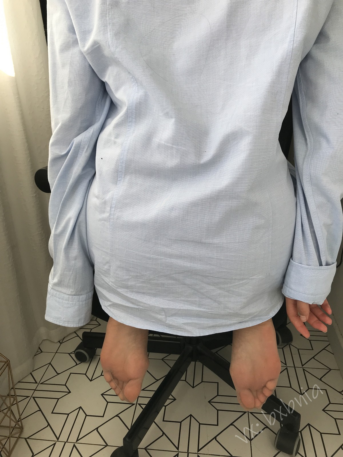 xgyw.top_网络美女安乔乔儿Soho的快乐主题不露脸系列性感衬衫配黑丝袜秀美腿诱惑写真131P