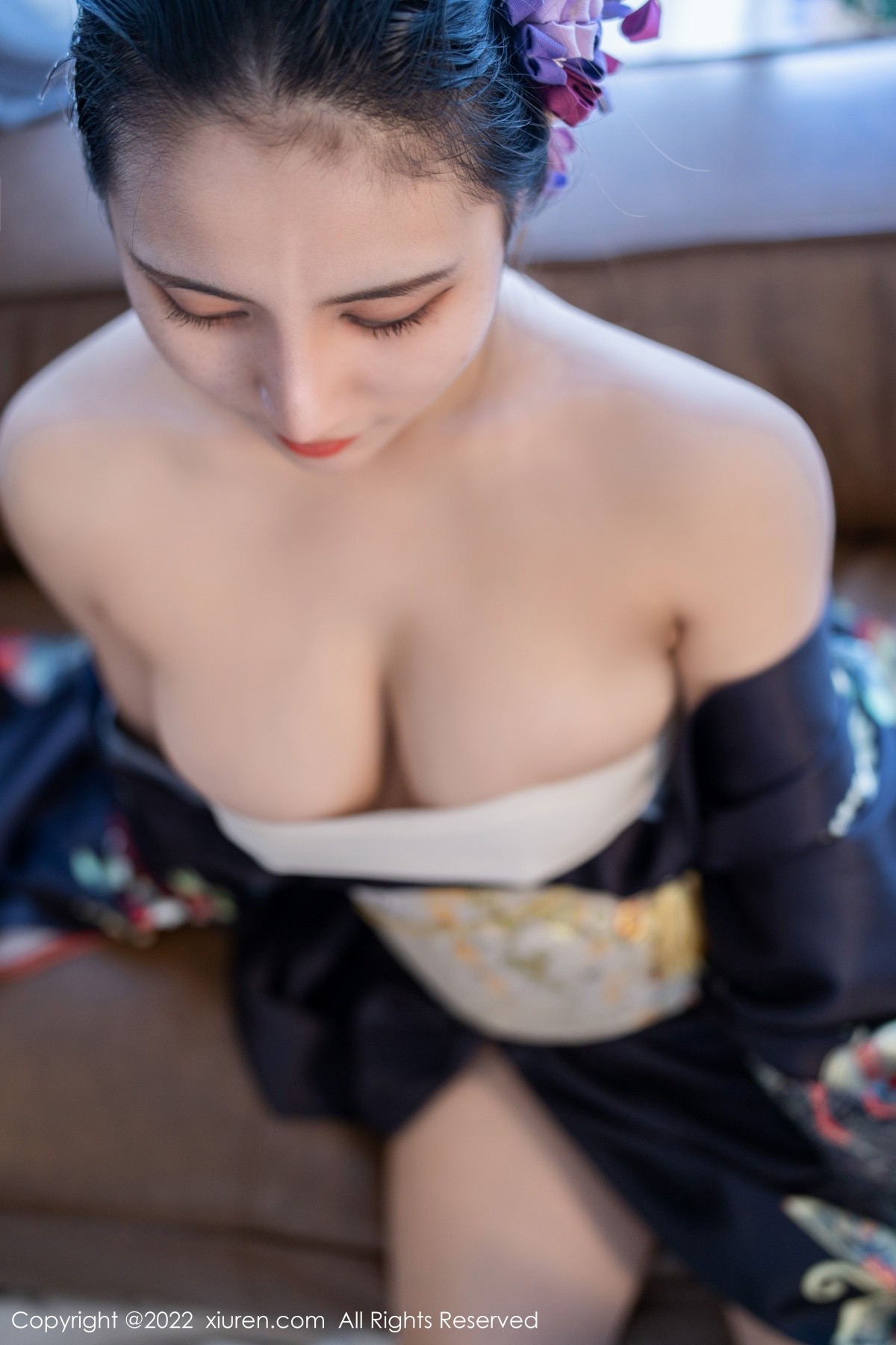 xgyw.top_XiuRen第5309期_模特久久Aimee日系居家和服半脱露白色抹胸内衣秀豪乳诱惑写真62P