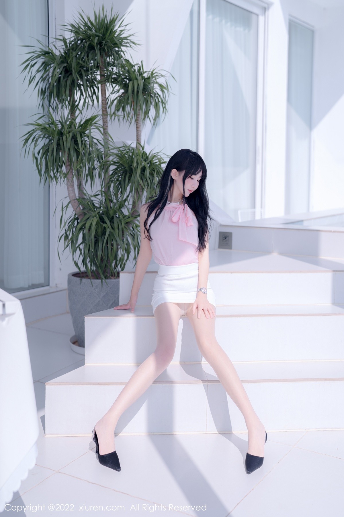 xgyw.top_XiuRen第5318期_女神小果冻儿大理旅拍性感粉色上衣配白色短裙秀美腿诱惑写真76P