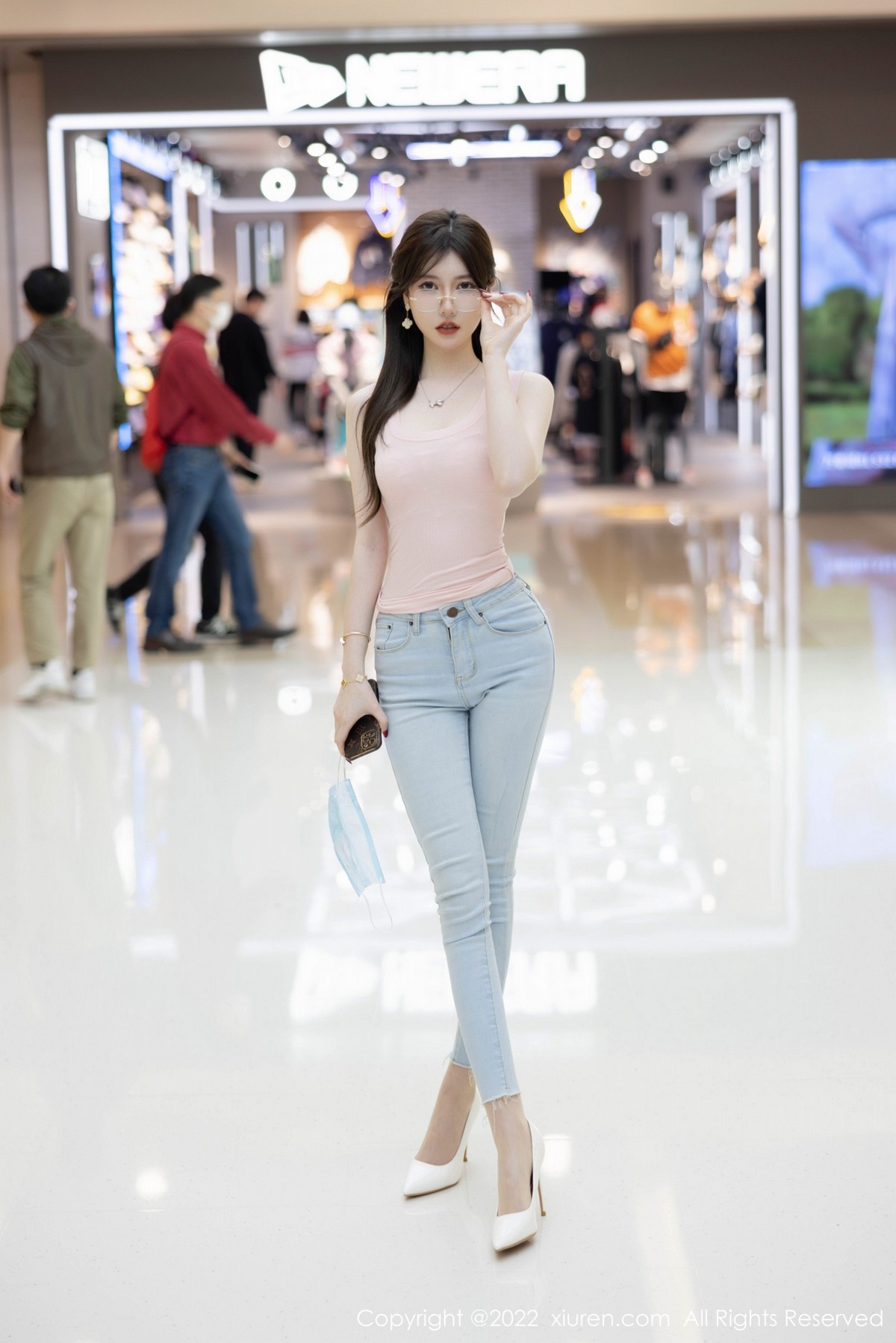 xgyw.top_XiuRen第5306期_模特美桃酱海南心愿旅拍粉色收身衣 私房白色女仆性感迷人写真73P