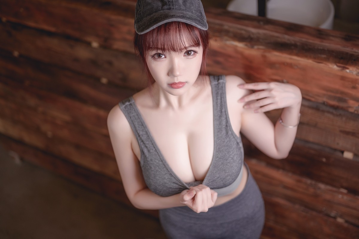 xgyw.top_动漫博主雪晴Astra运动少女主题私房性感紧身运动服秀豪乳翘臀撩人诱惑写真43P