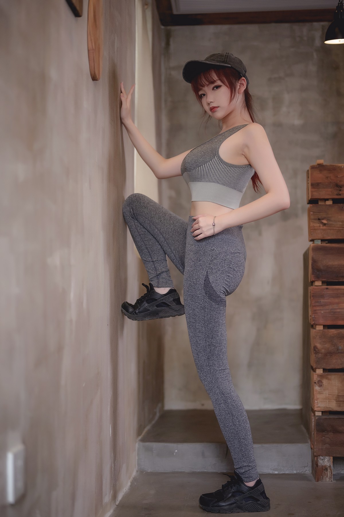 xgyw.top_动漫博主雪晴Astra运动少女主题私房性感紧身运动服秀豪乳翘臀撩人诱惑写真43P
