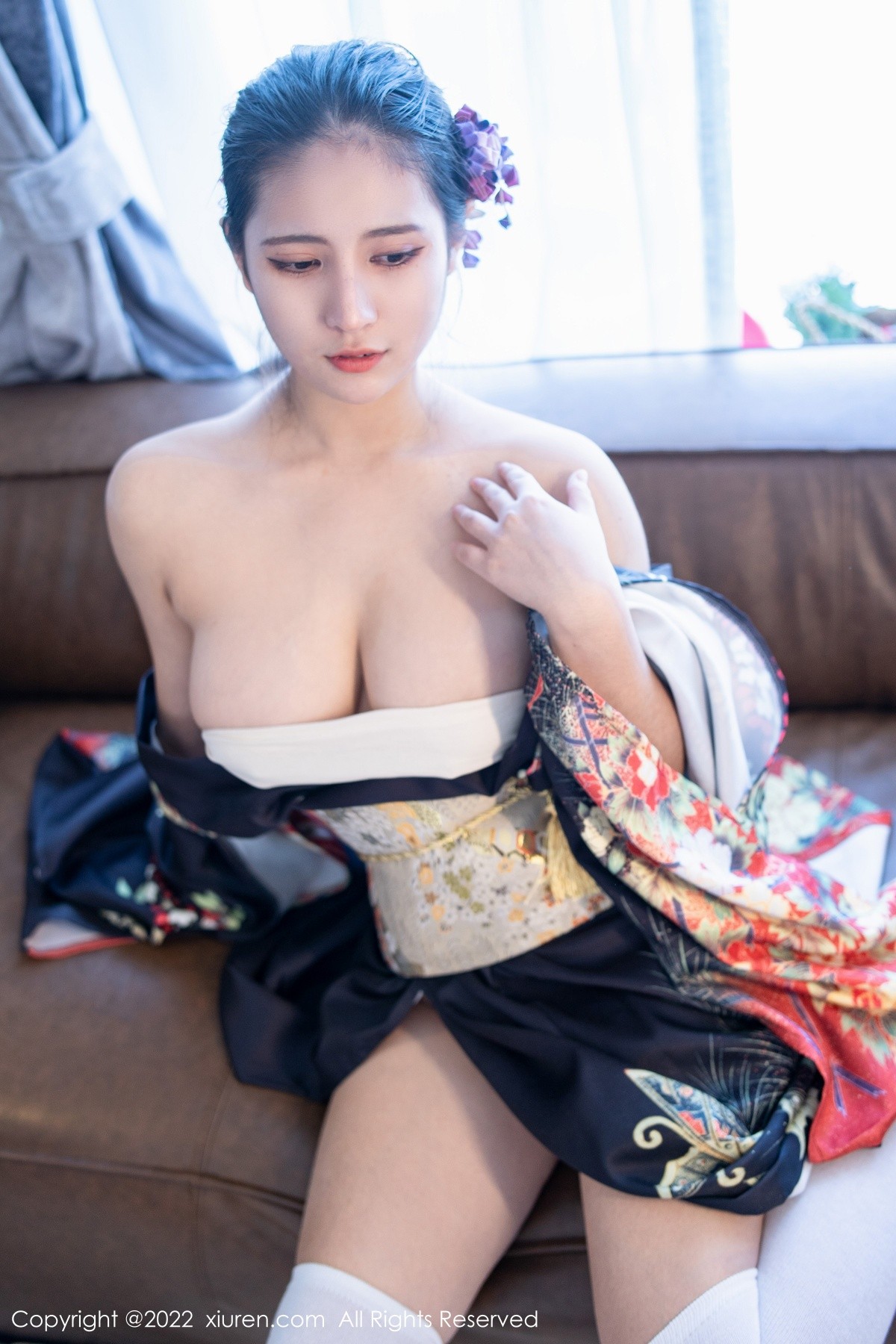 xgyw.top_XiuRen第5309期_模特久久Aimee日系居家和服半脱露白色抹胸内衣秀豪乳诱惑写真62P