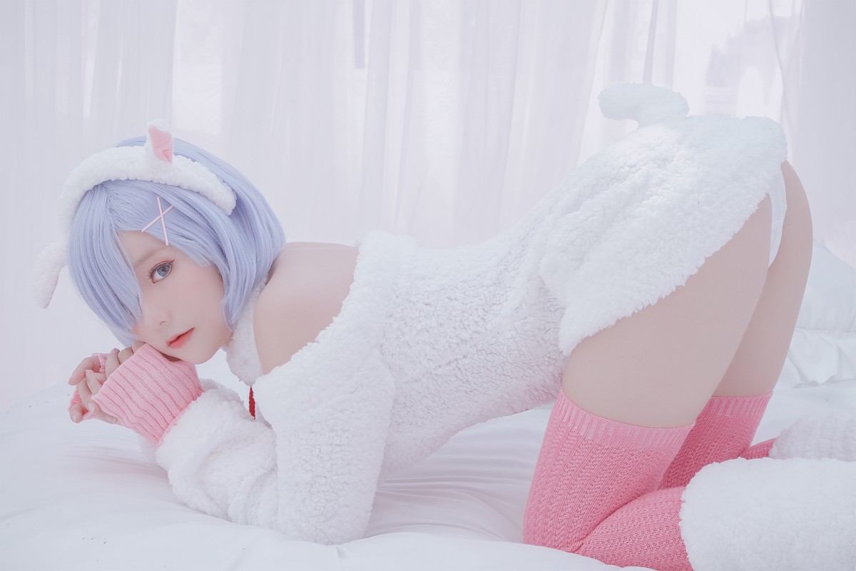 xgyw.top_越南小姐姐Messie Huang-Rem the sheep主题脱纯白服饰露性感内衣诱惑写真46P