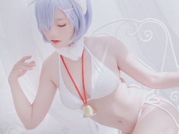 越南大姐姐Messie Huang-Rem the sheep主题脱纯白服饰露性感内衣骚扰写真46P