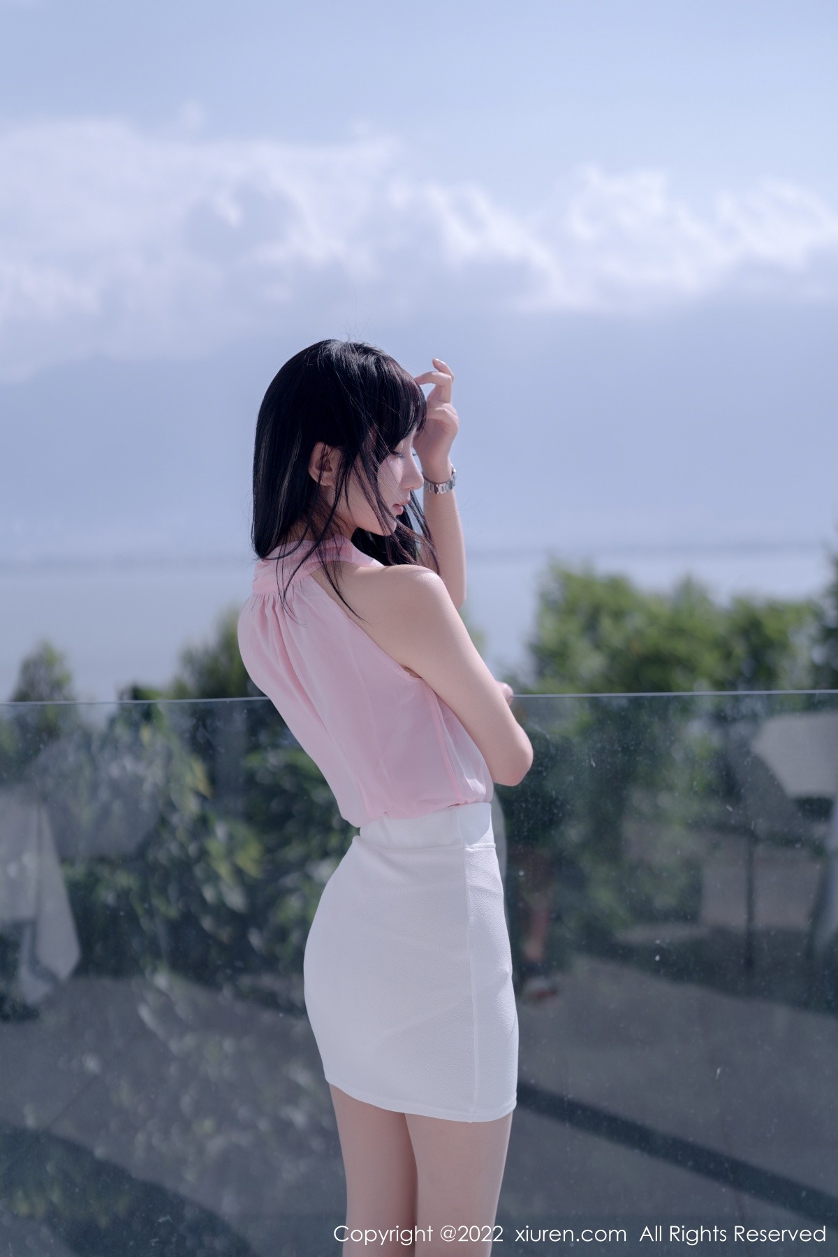 xgyw.top_XiuRen第5318期_女神小果冻儿大理旅拍性感粉色上衣配白色短裙秀美腿诱惑写真76P