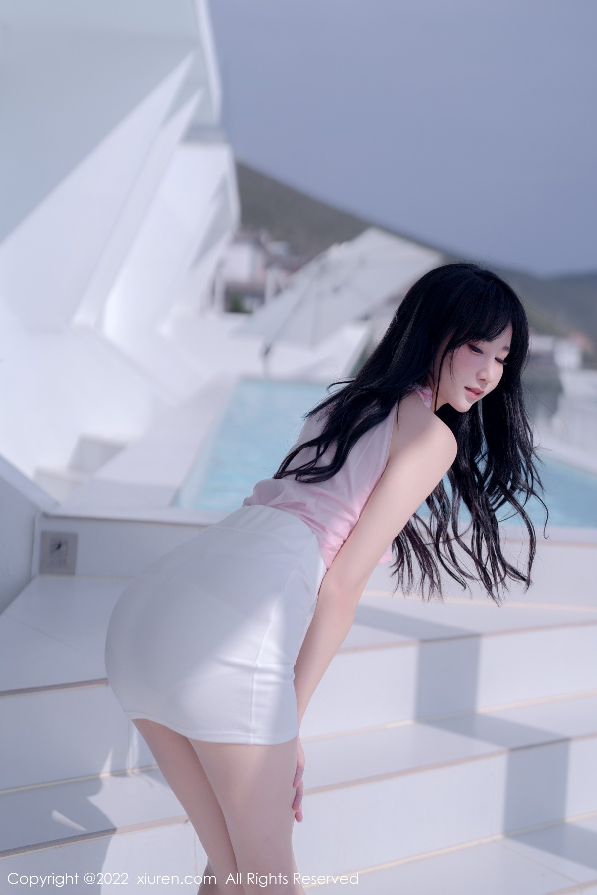 xgyw.top_XiuRen第5318期_女神小果冻儿大理旅拍性感粉色上衣配白色短裙秀美腿诱惑写真76P