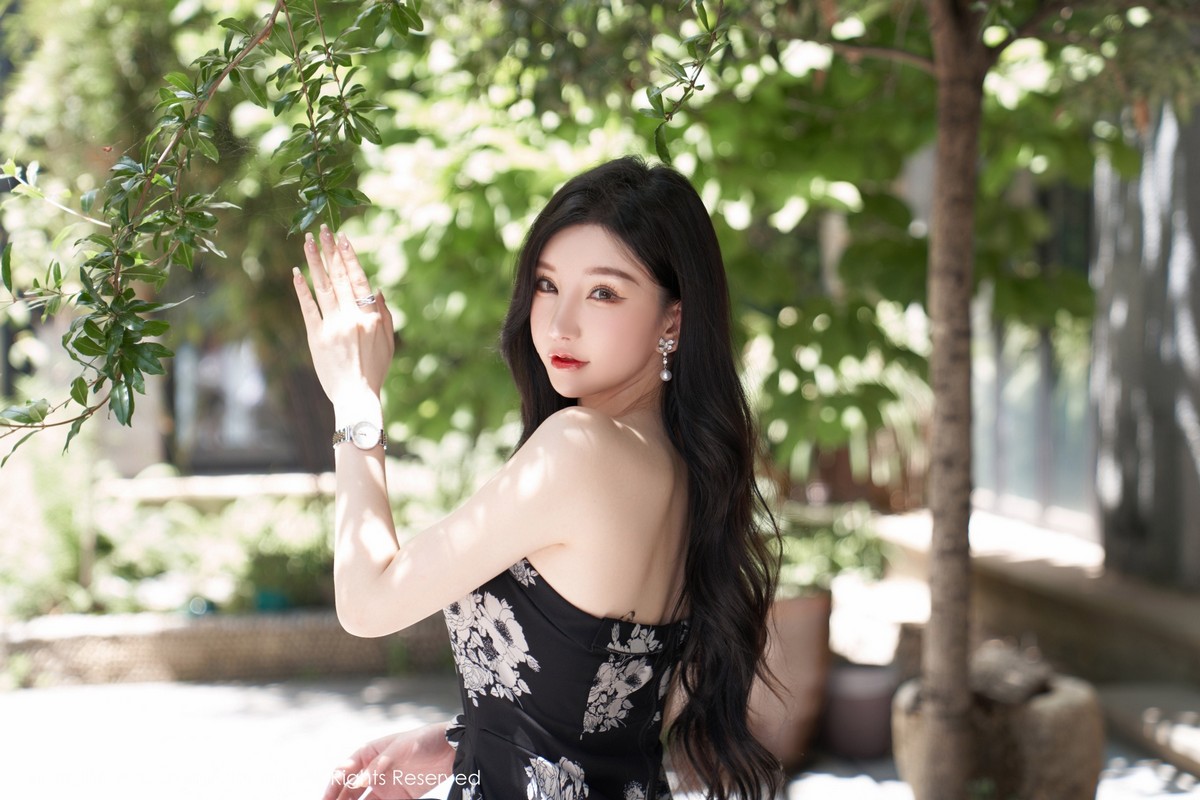 xgyw.top_XiuRen第5307期_女神周于希Sally心愿旅拍黑色露肩连衣长裙秀完美身材诱惑写真90P