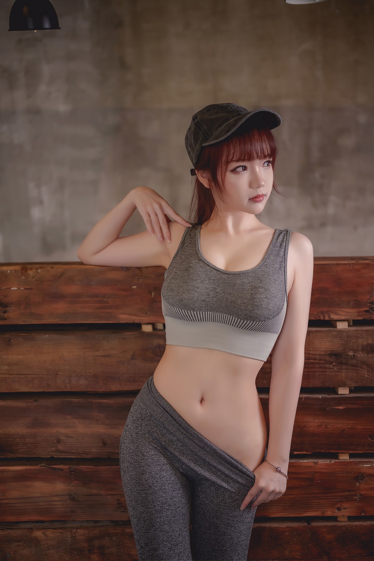 xgyw.top_动漫博主雪晴Astra运动少女主题私房性感紧身运动服秀豪乳翘臀撩人诱惑写真43P