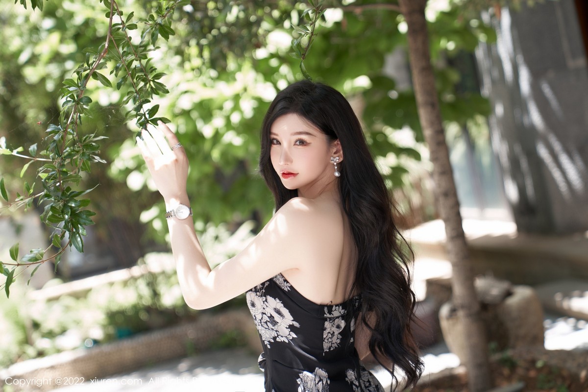 xgyw.top_XiuRen第5307期_女神周于希Sally心愿旅拍黑色露肩连衣长裙秀完美身材诱惑写真90P
