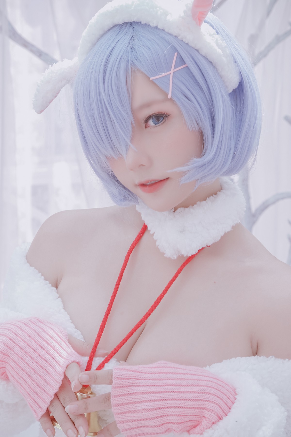 xgyw.top_越南小姐姐Messie Huang-Rem the sheep主题脱纯白服饰露性感内衣诱惑写真46P