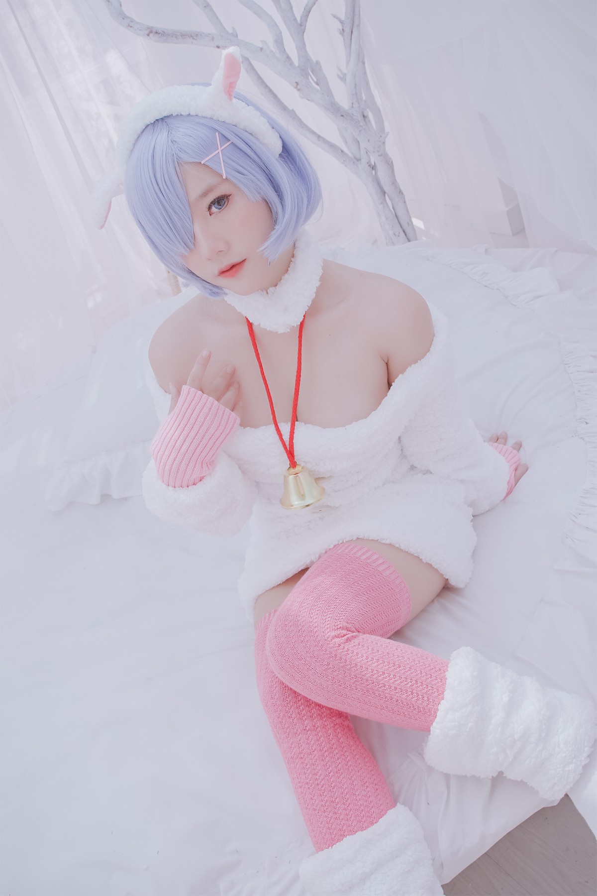xgyw.top_越南小姐姐Messie Huang-Rem the sheep主题脱纯白服饰露性感内衣诱惑写真46P